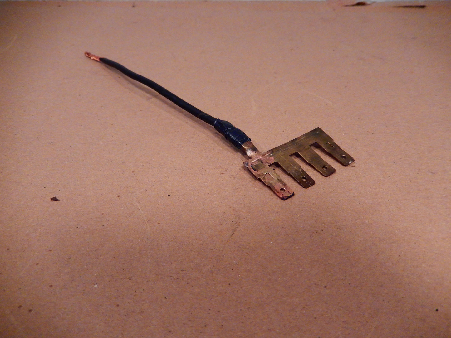 Datsun 280ZX Fusable Link Box Ground Circuit Bar 4 Prong