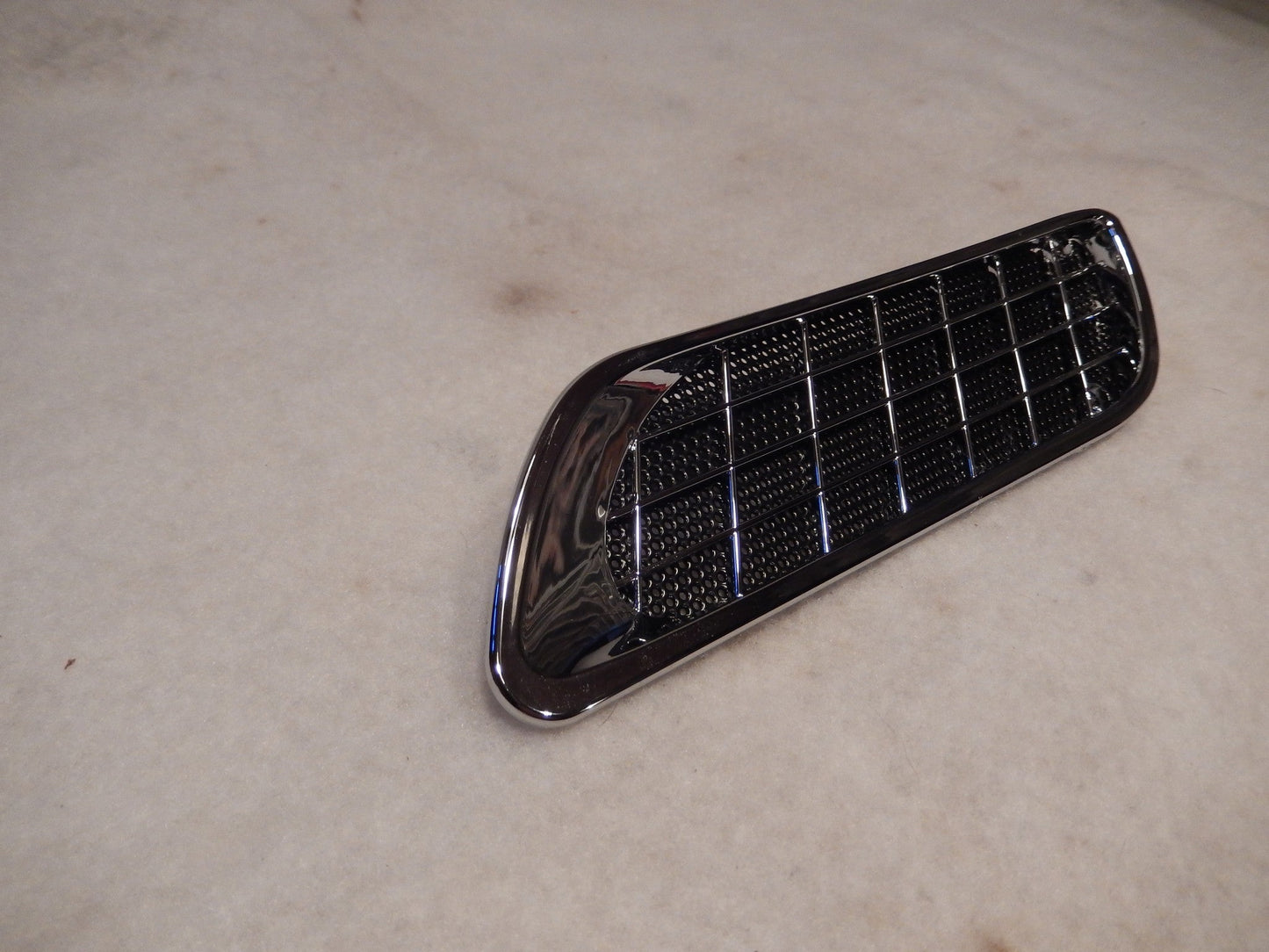 Maserati Quattroporte M-139 NOS Front Body Side Vent Assembly