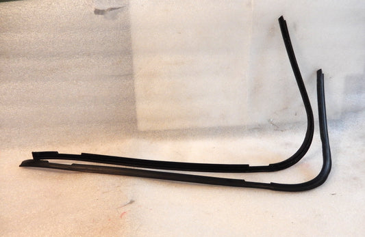 Datsun 280ZX Pair of Outermost T-Roof Glass Seals