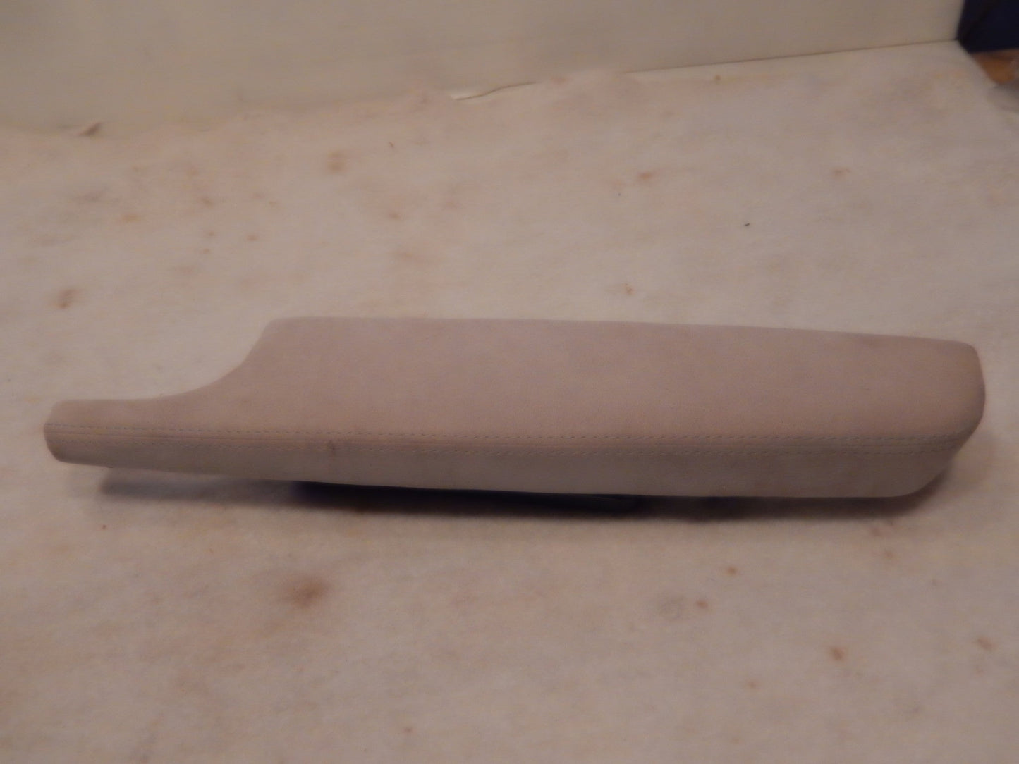 Maserati Quattroporte M-139 Rear Passengers Light Gray Armrest