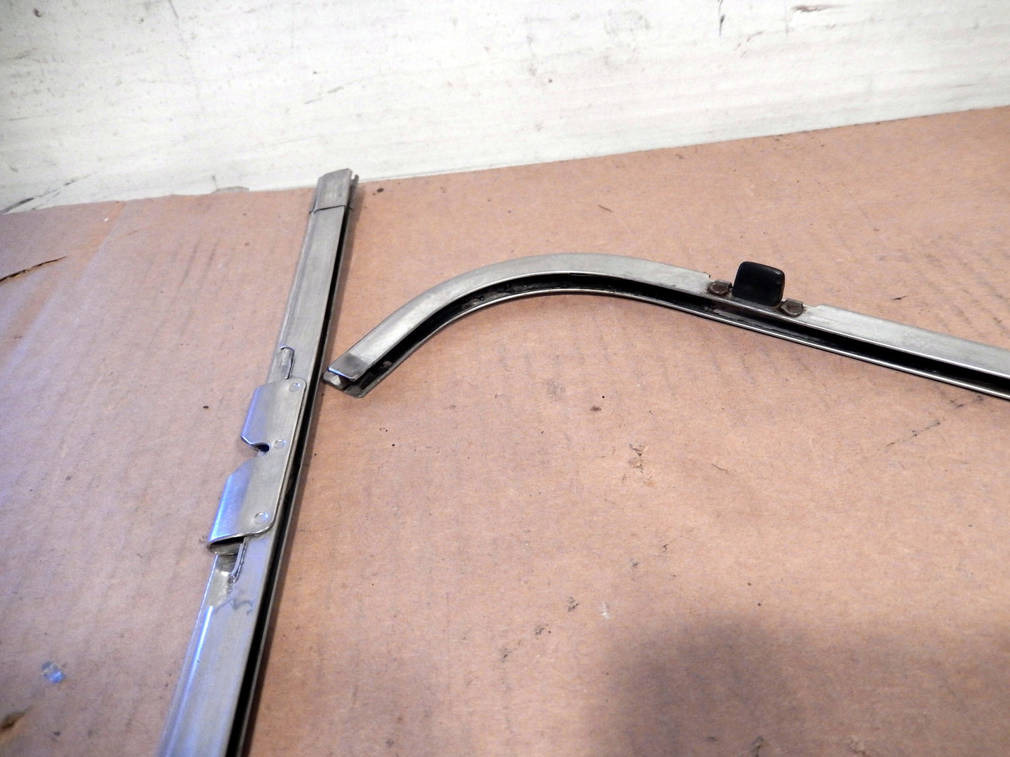 Datsun 280ZX Passenger Glass T-Roof Trim Set