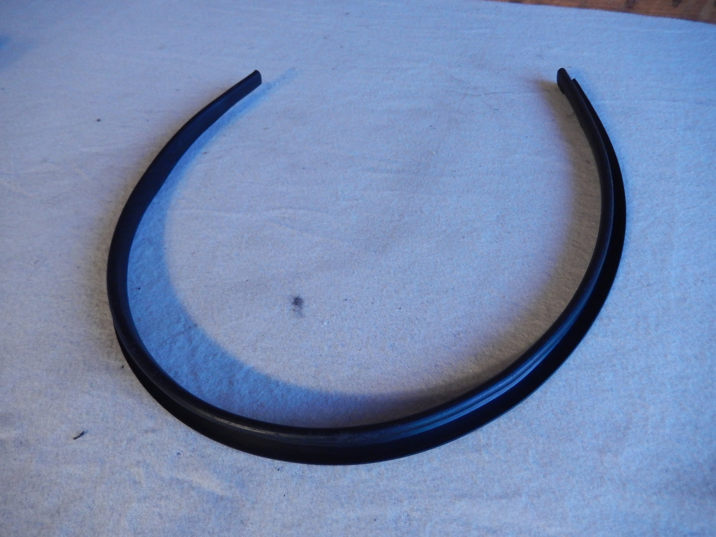 Maserati Quattroporte Front Drivers Side Fender Rim Trim