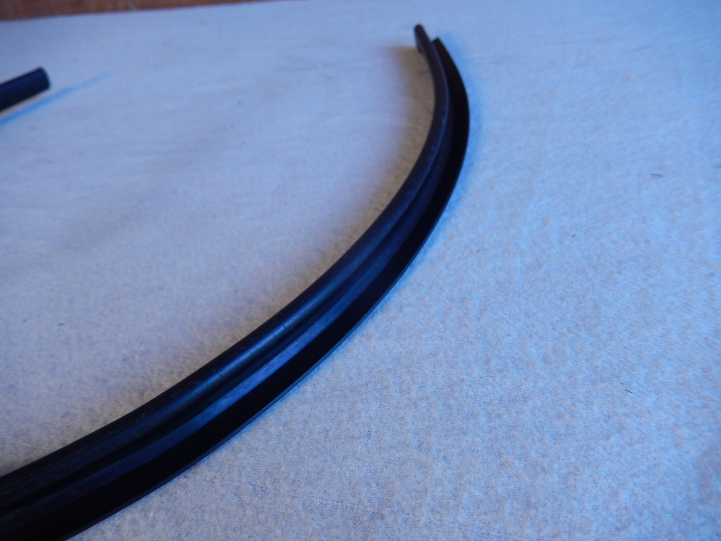 Maserati Quattroporte Front Passengers Side Fender Rim Trim