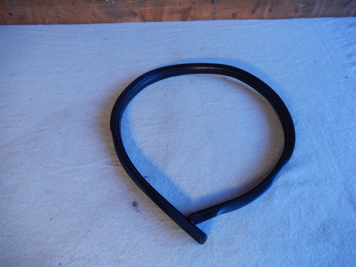 Maserati Quattroporte Front Passengers Side Fender Rim Trim