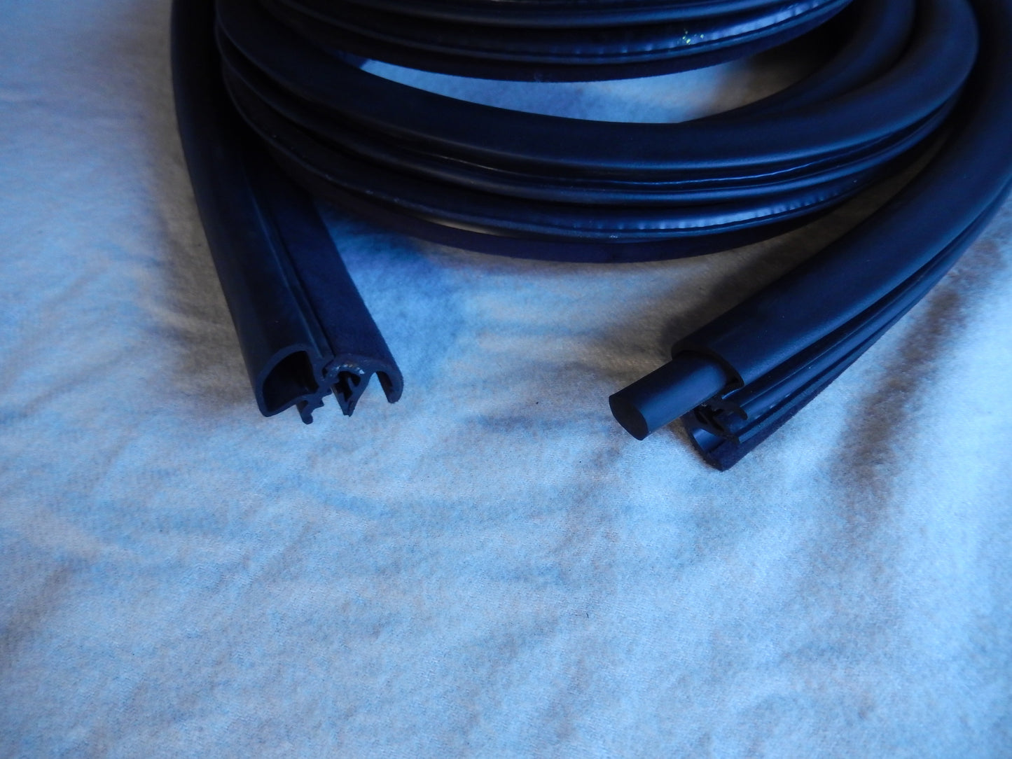 Maserati Quattroporte M-139  04 - 2014 Front ( Left ) Drivers Door Weather Seal