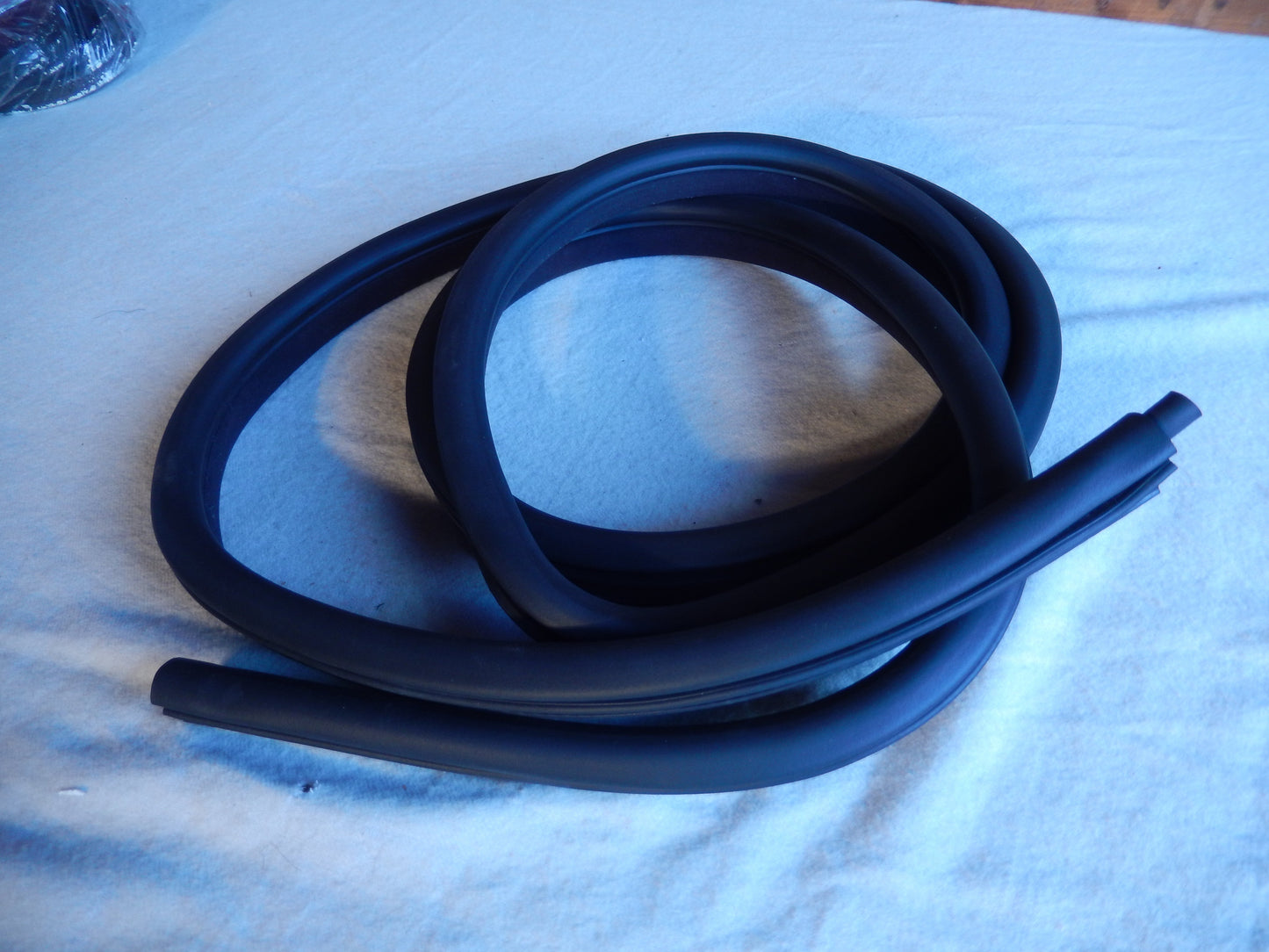 Maserati Quattroporte M-139 04 - 2014 Passengers ( Right ) Front Door Weather Seal