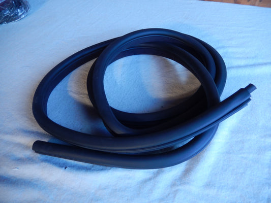 Maserati Quattroporte M-139 04 - 2014 Passengers ( Right ) Front Door Weather Seal