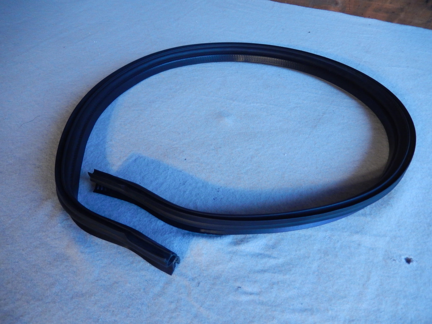 Maserati Quattroporte M-139 04 - 2014 Rear Engine Bay Hood Seal