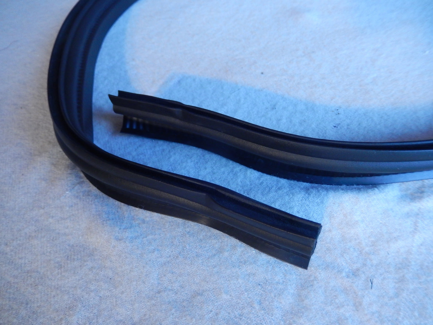 Maserati Quattroporte M-139 04 - 2014 Rear Engine Bay Hood Seal