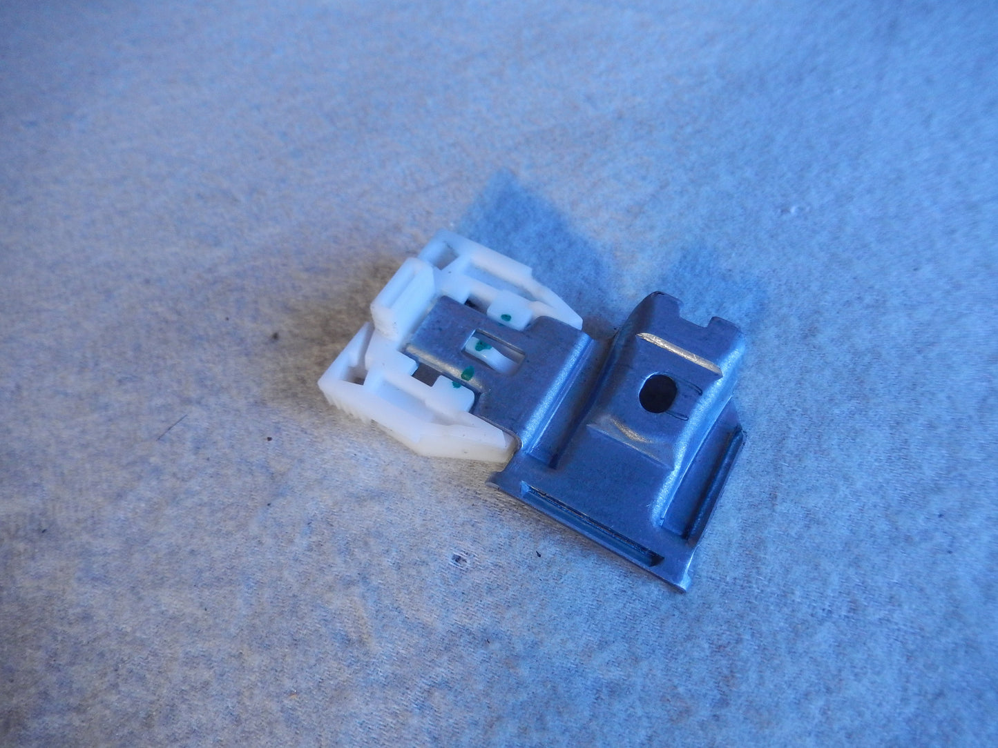 Maserati Quattroporte M-139 Front Drivers Window Regulator White Slide Block