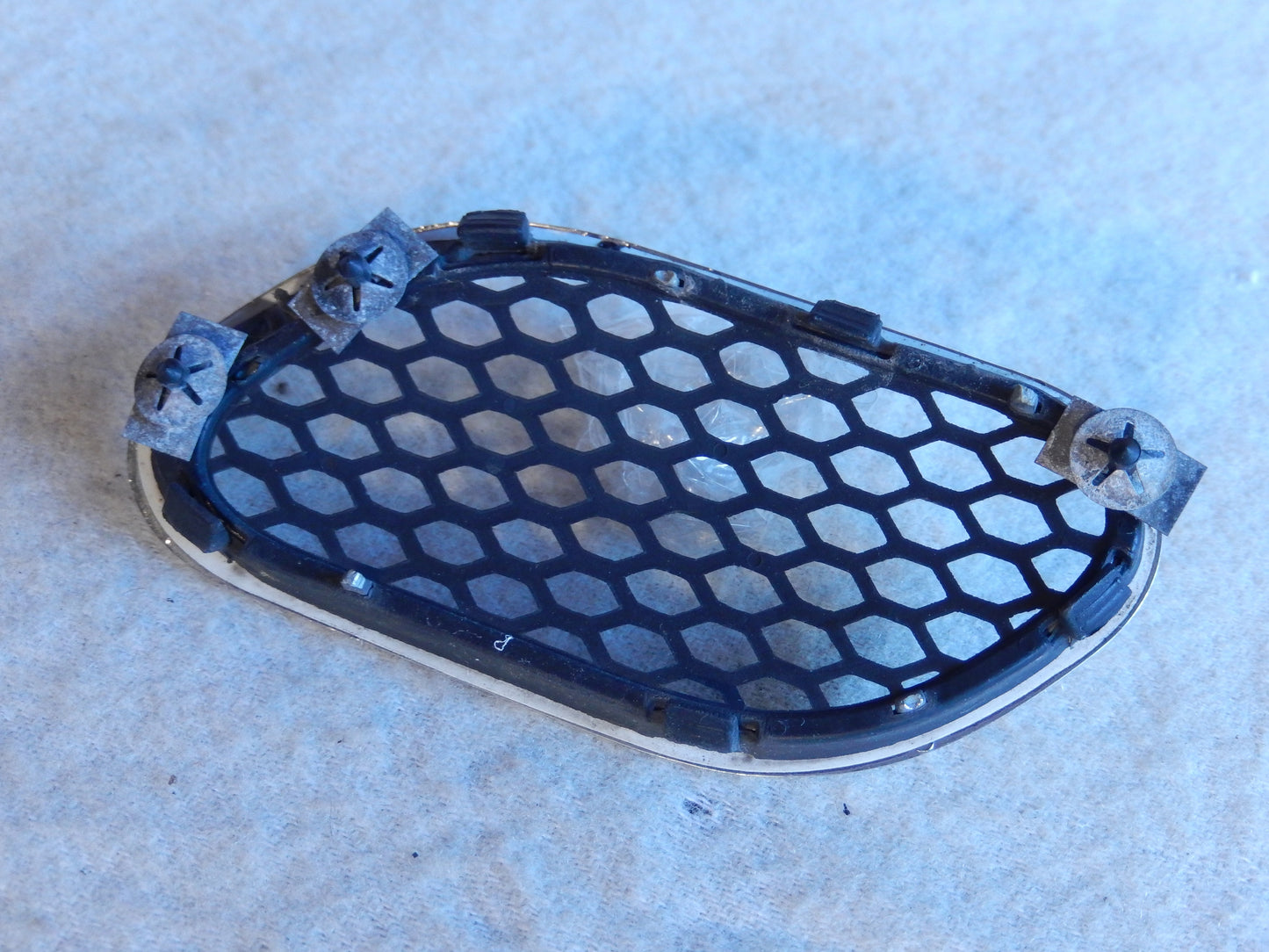 Maserati Quattroporte M-139  04 - 014 Driver Side Fender Vent Grill