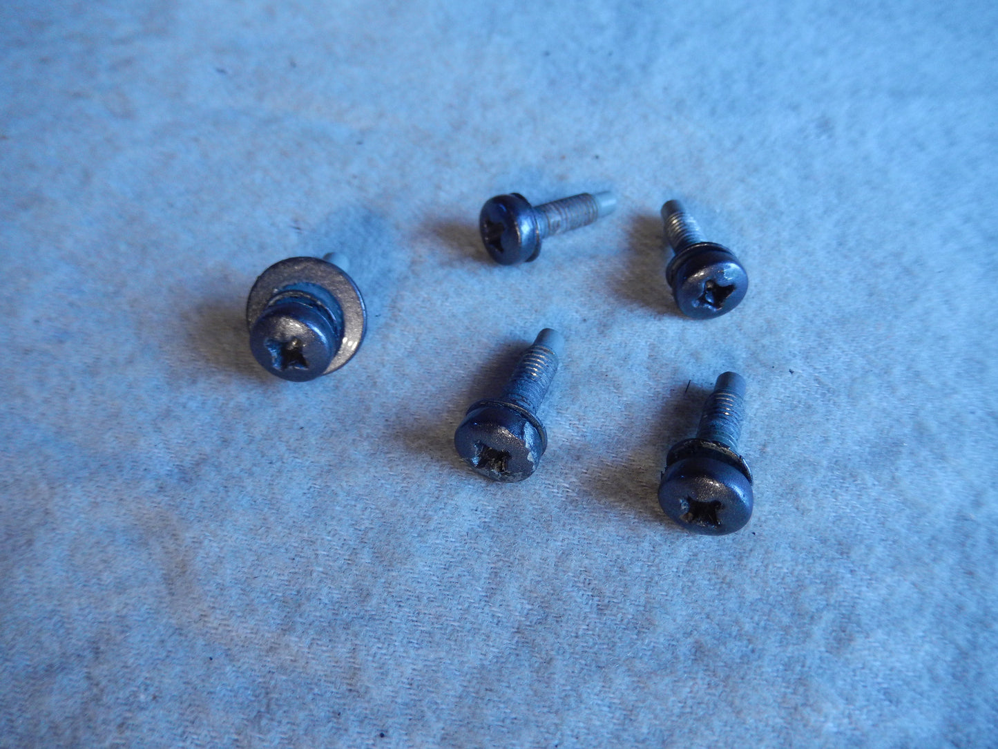 Maserati Quattroporte M-139  04 - 014 Front Grill Mount Fasteners