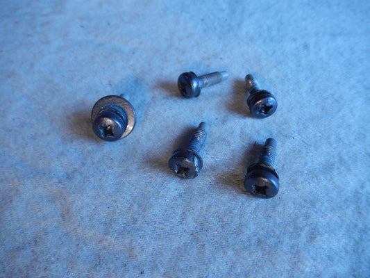 Maserati Quattroporte M-139  04 - 014 Front Grill Mount Fasteners