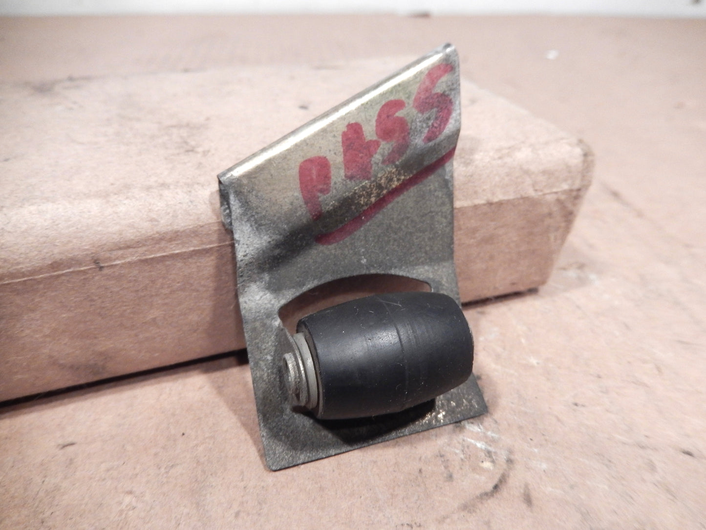 Datsun 240Z 280Z Passenger Side Window Glass Roller
