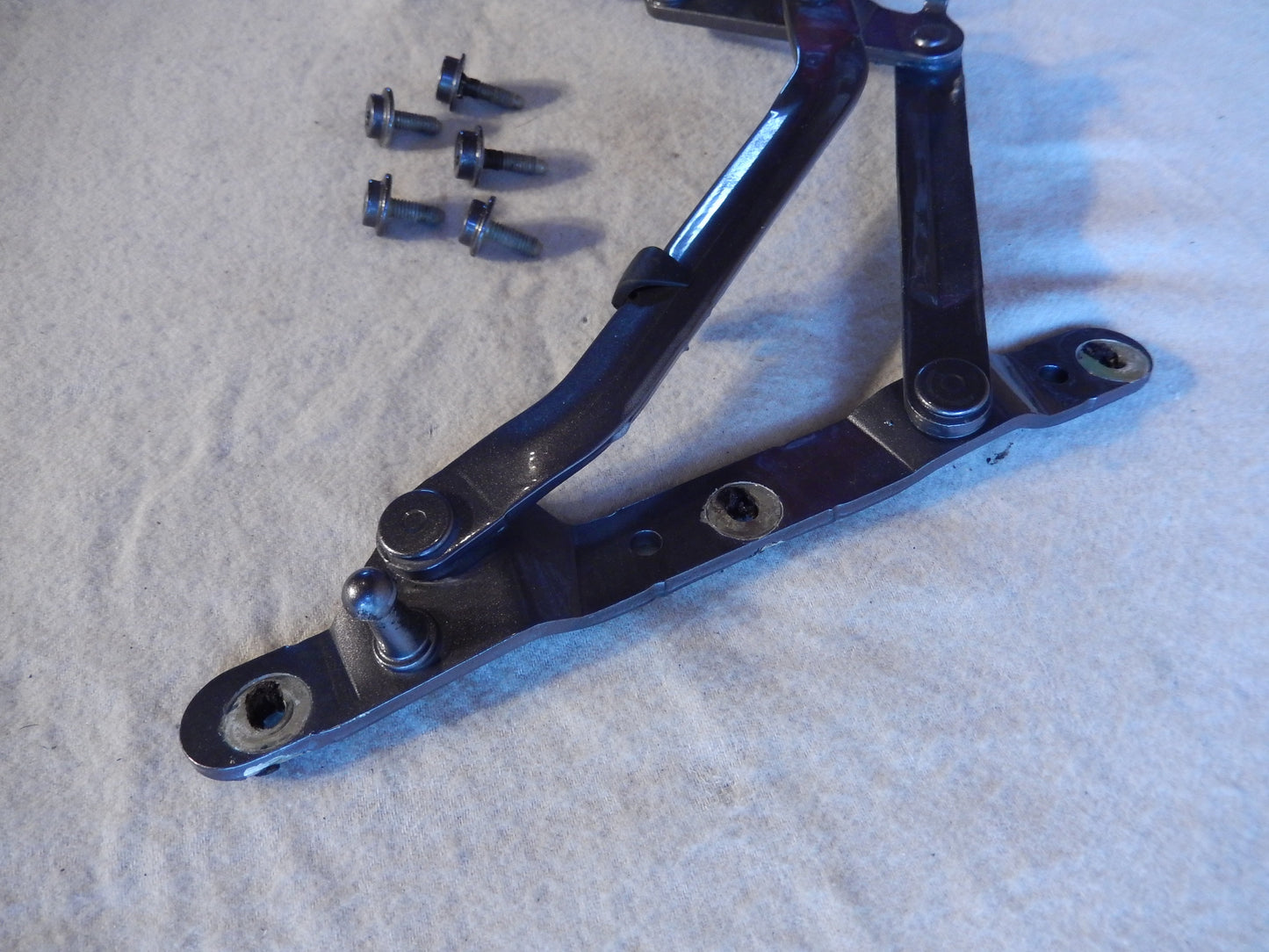 Maserati Quattroporte M-139 Drivers Side Trunk Boot Lid Hinge