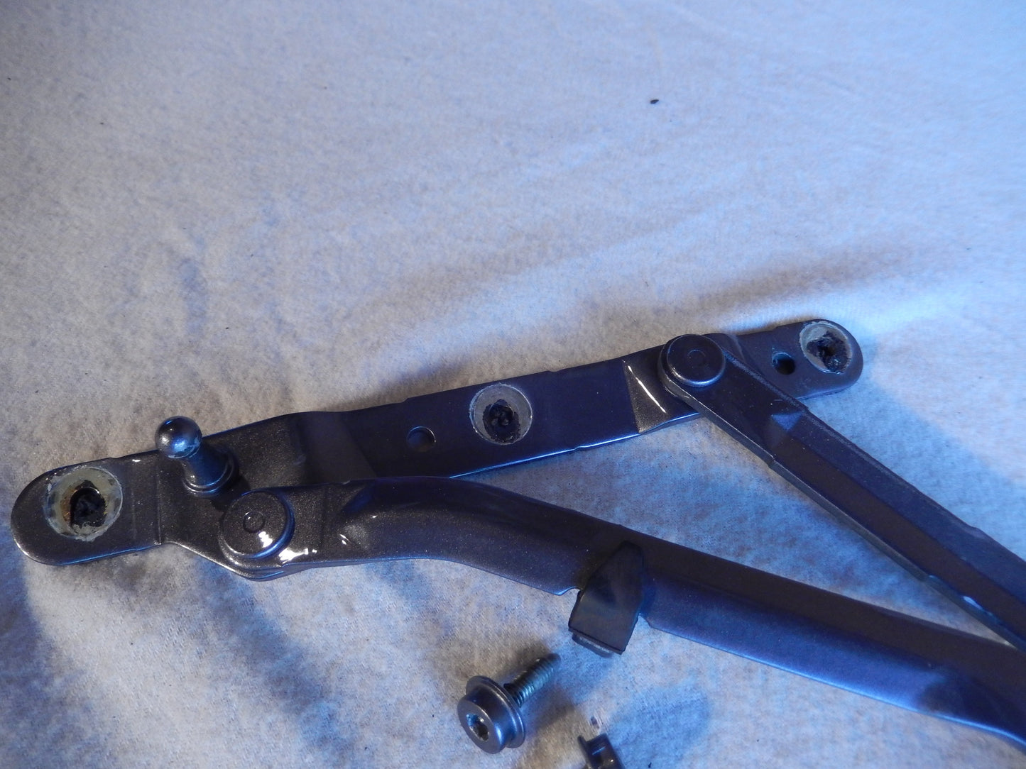 Maserati Quattroporte M-139 Passenger Side Trunk Boot Lid Hinge