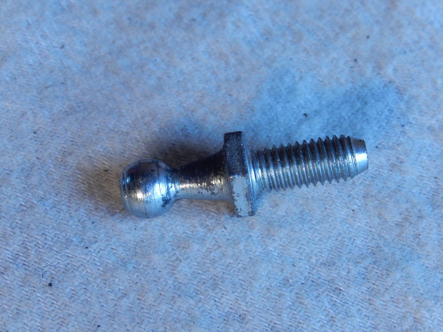 Maserati Quattroporte M-139  04 - 014 OEM Hood Lift Ball Mount