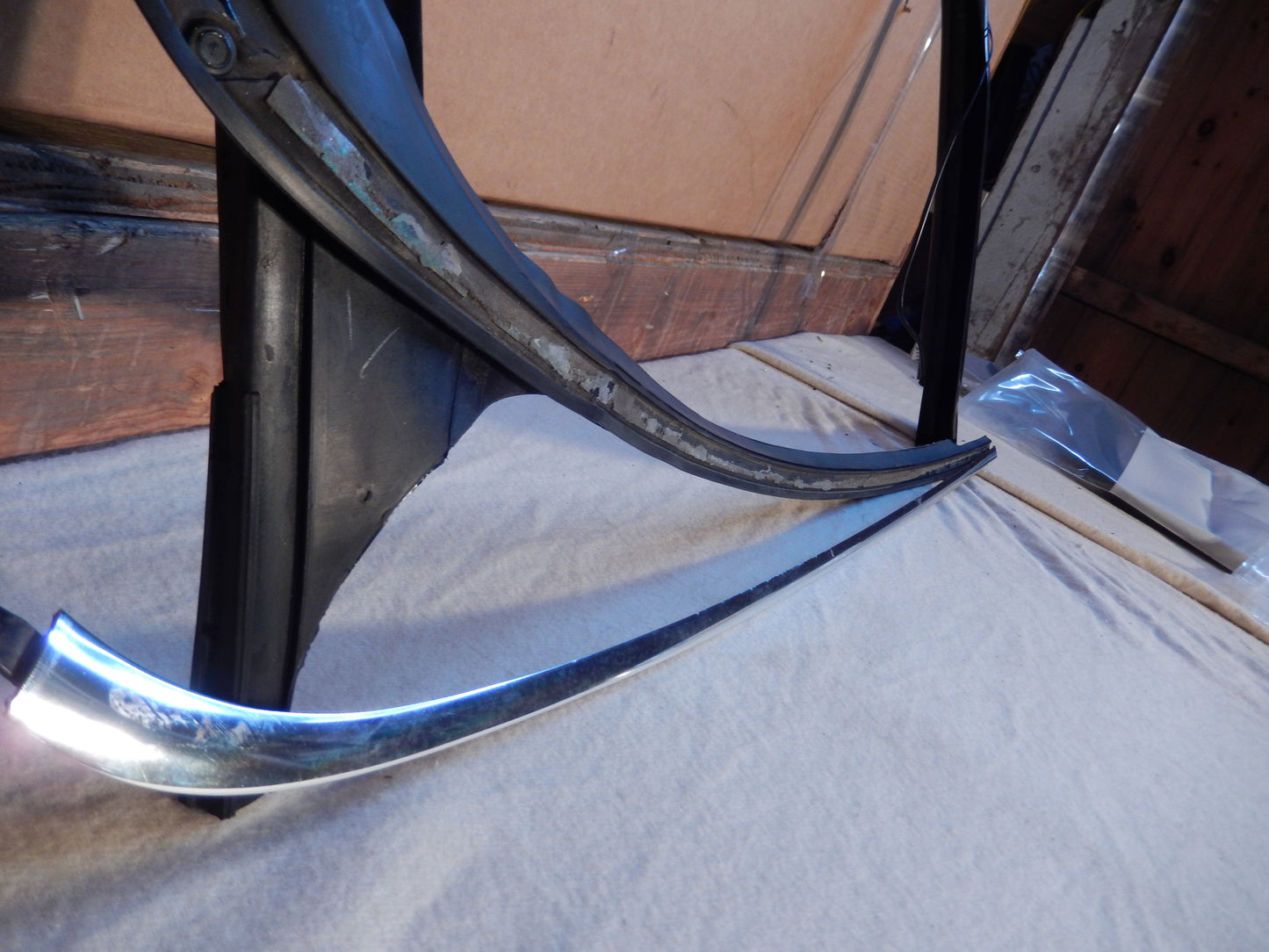 Maserati Quattroporte M-139  04 - 014 Rear Passengers Exterior Door Seal