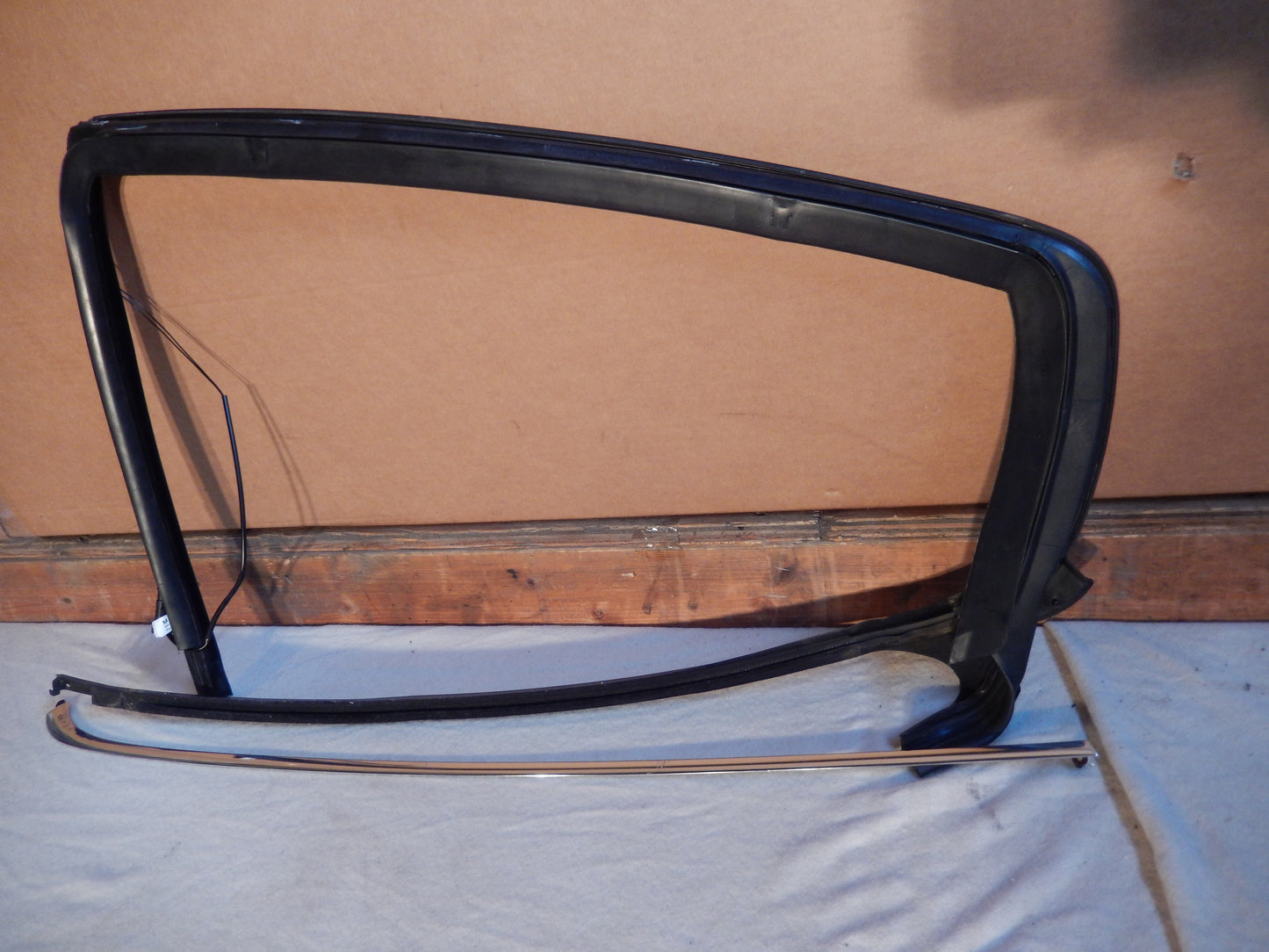 Maserati Quattroporte M-139  04 - 014 Rear Passengers Exterior Door Seal