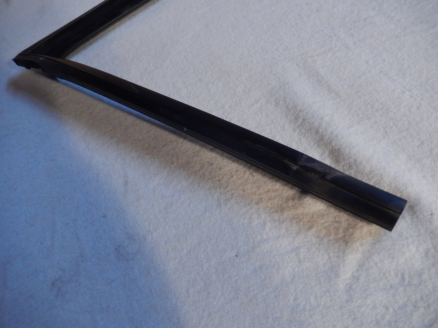 Maserati Quattroporte M-139  04 - 014 Front Passengers Exterior Door Seal