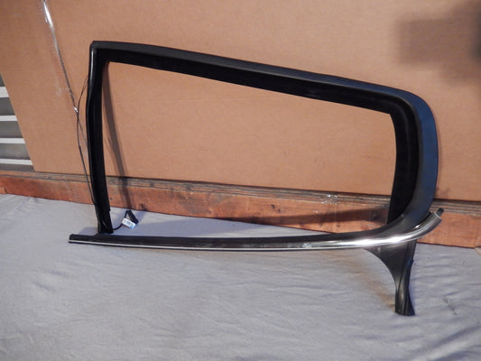 Maserati Quattroporte M-139  04 - 014 Rear Drivers Exterior Door Seal