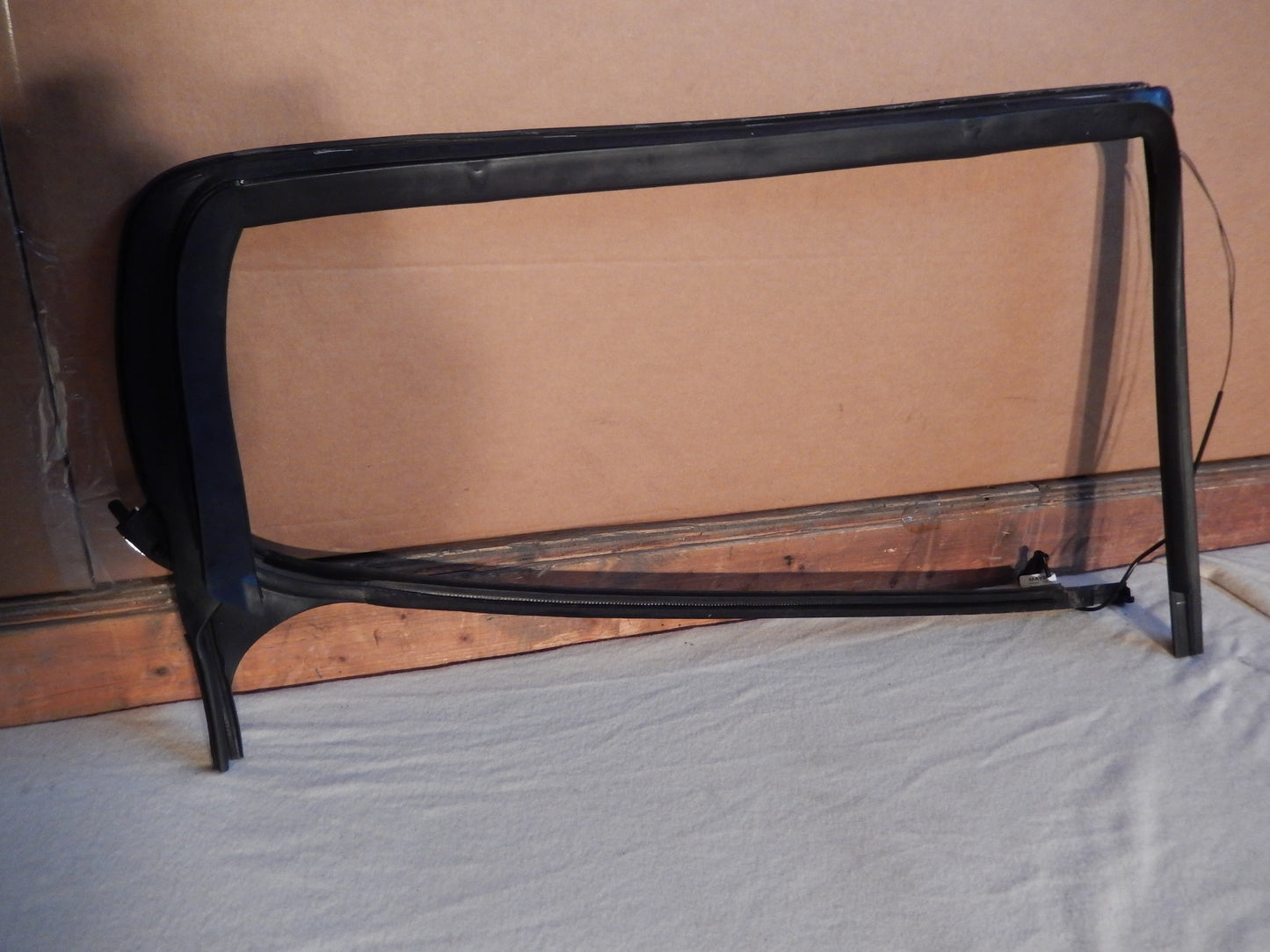 Maserati Quattroporte M-139  04 - 014 Rear Drivers Exterior Door Seal