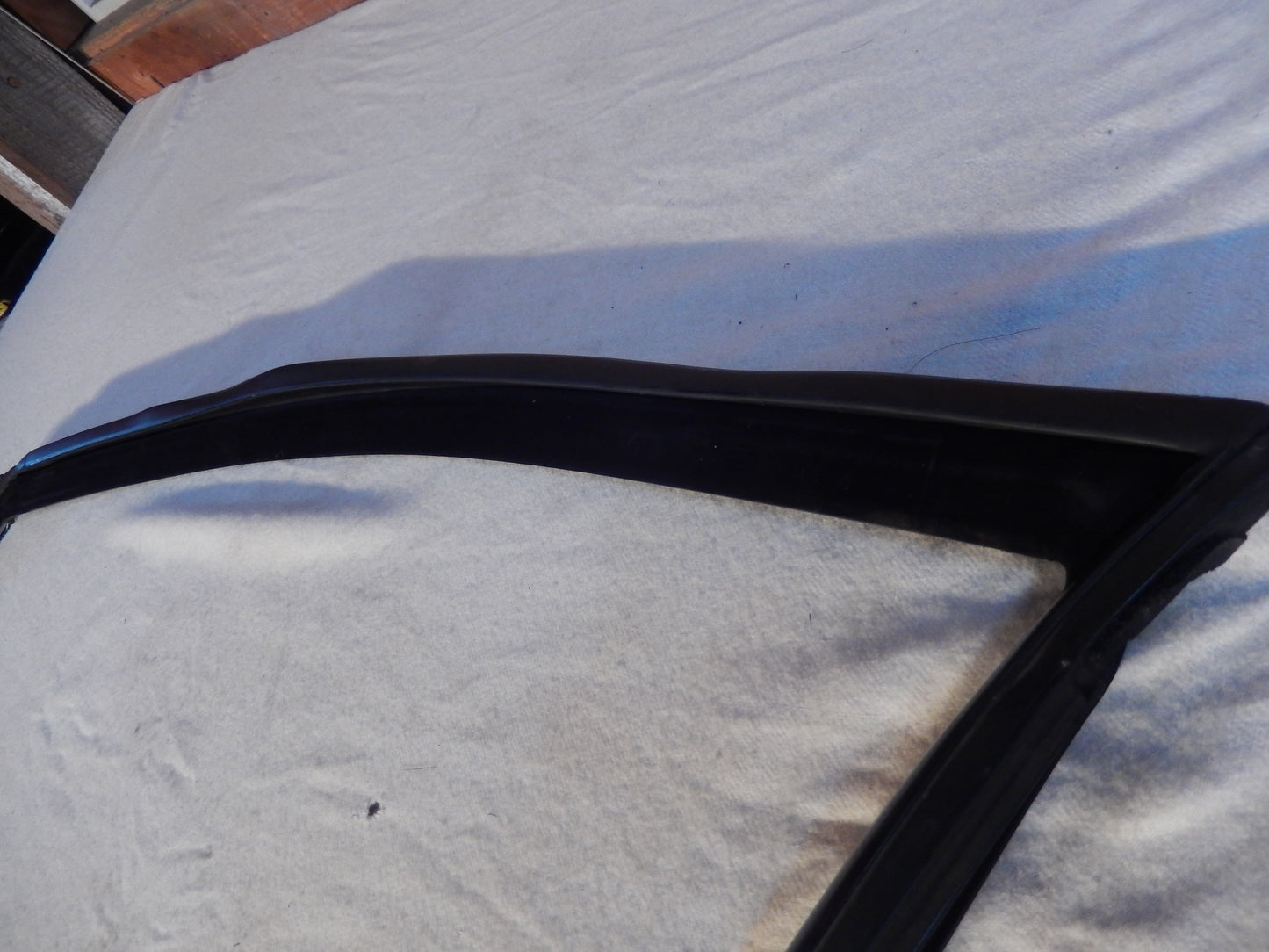 Maserati Quattroporte M-139  04 - 014 Front Drivers Exterior Door Seal