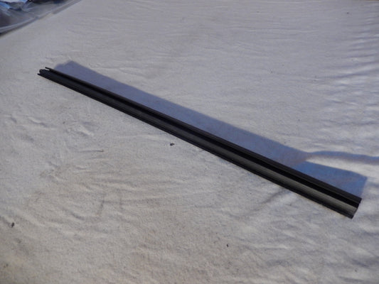 Maserati Quattroporte M-139  04 - 014 Rear Passengers Interior Window Scraper