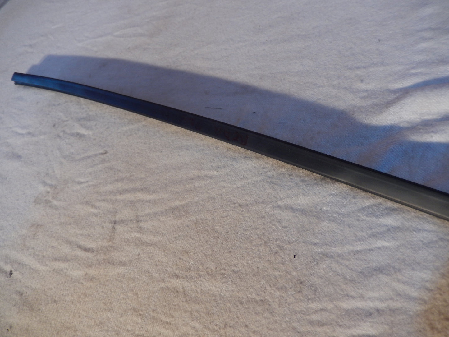 Maserati Quattroporte M-139  04 - 014 Rear Passengers Interior Window Scraper