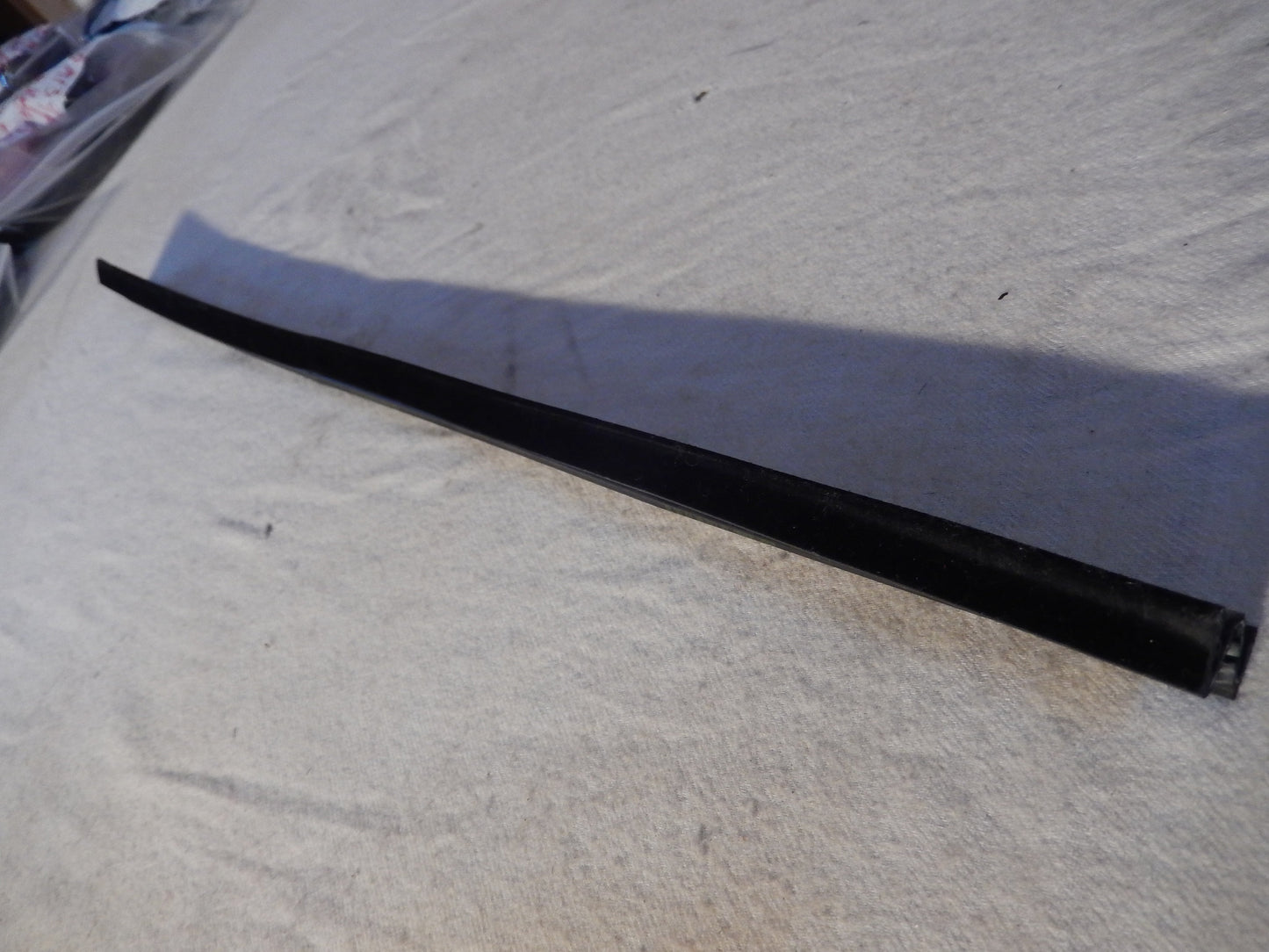 Maserati Quattroporte M-139  04 - 014 Front Passengers Interior Window Scraper