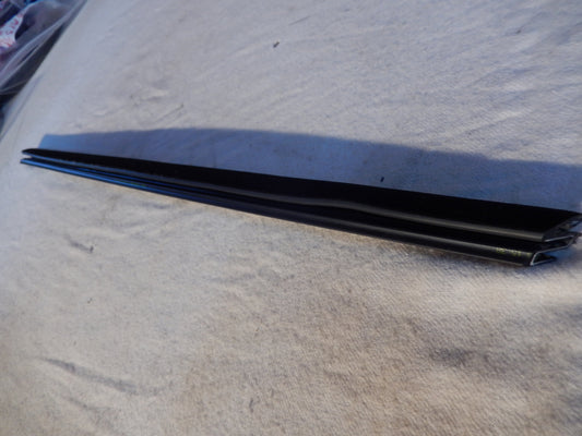 Maserati Quattroporte M-139  04 - 014 Rear Drivers Interior Window Scraper