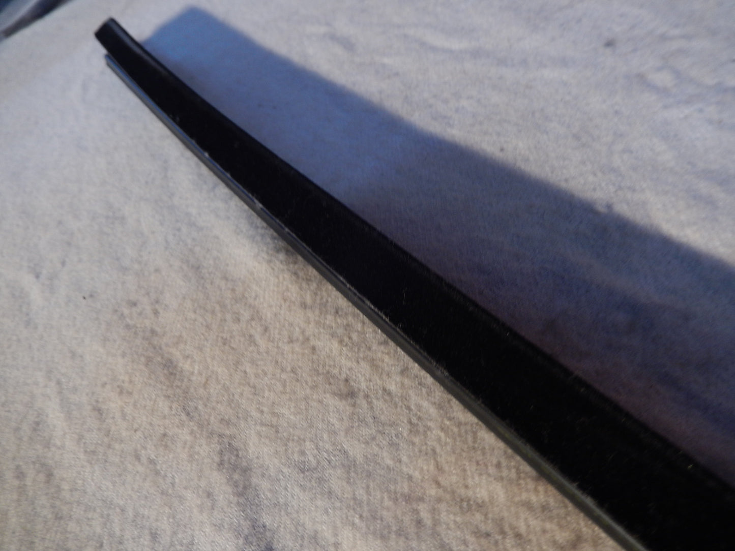 Maserati Quattroporte M-139  04 - 014 Rear Drivers Interior Window Scraper