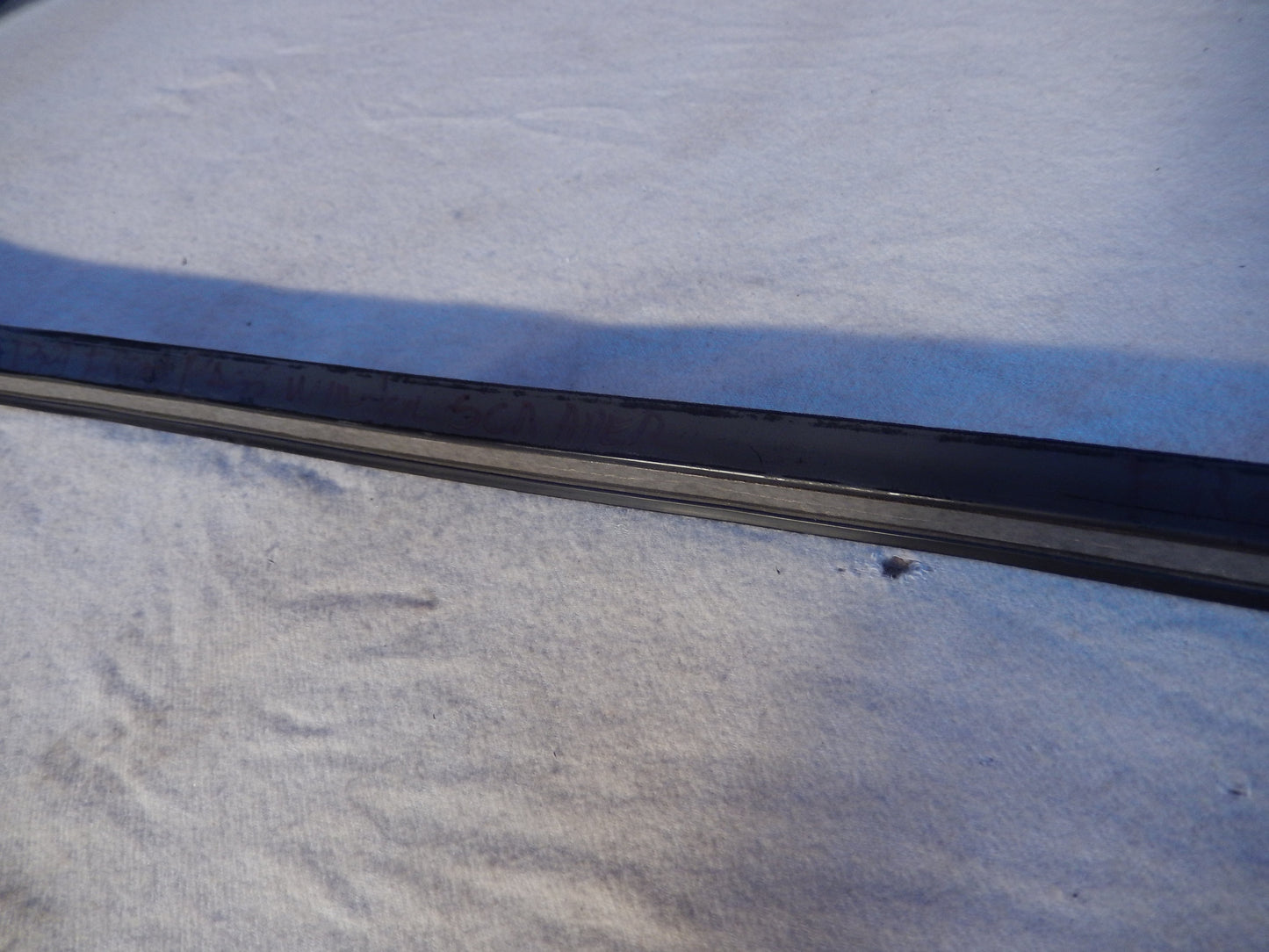 Maserati Quattroporte M-139  04 - 014 Front Passengers Door Exterior Window Scraper