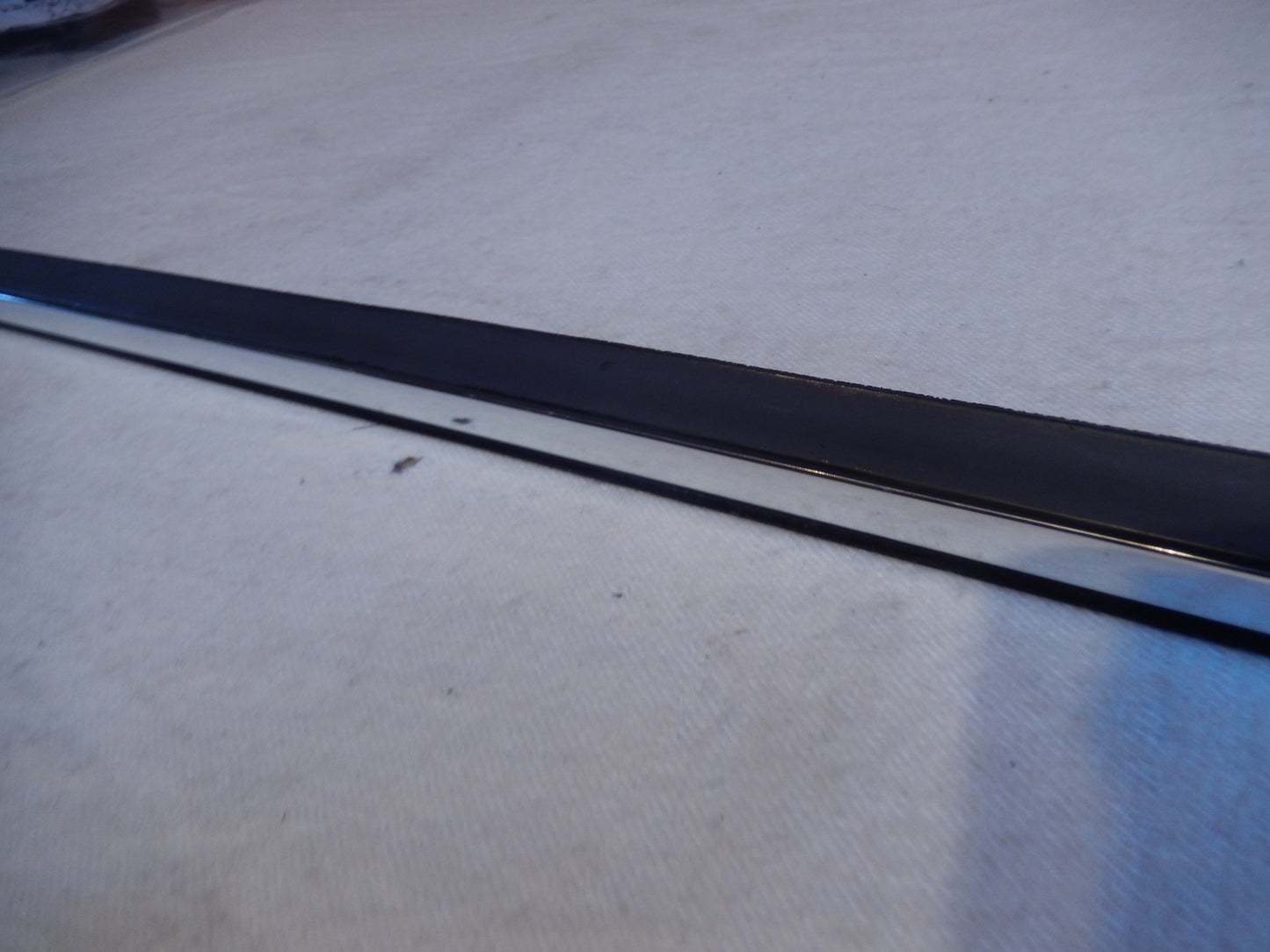 Maserati Quattroporte M-139  04 - 014 Front Drivers Door Exterior Window Scraper