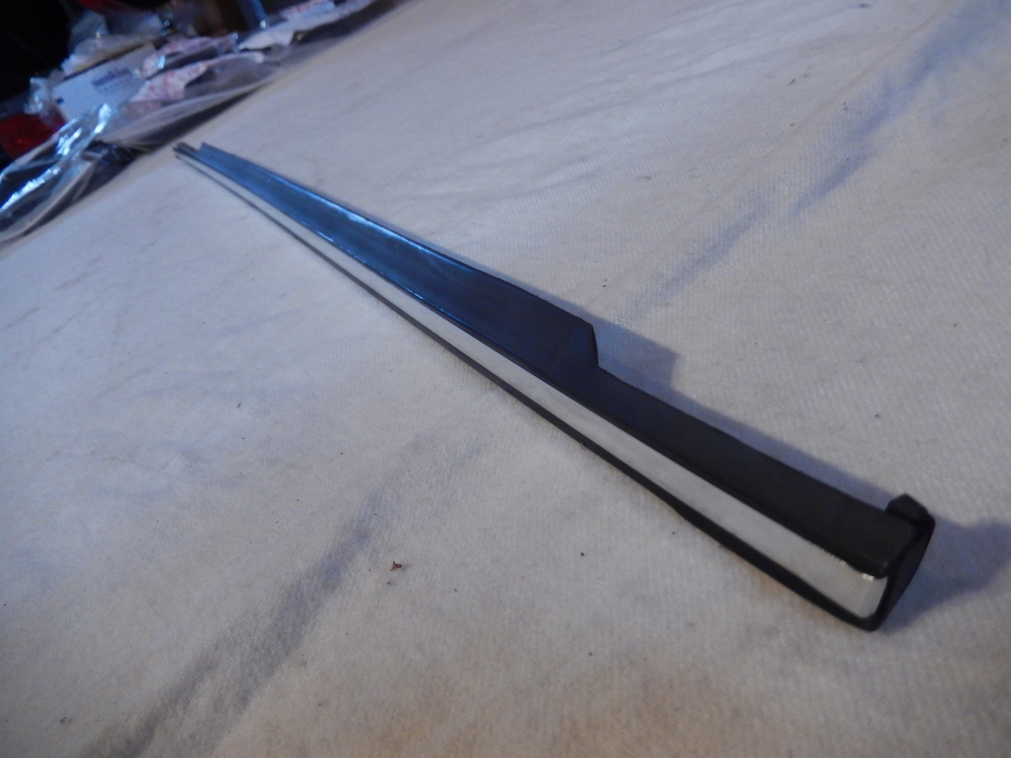 Maserati Quattroporte M-139  04 - 014 Front Drivers Door Exterior Window Scraper