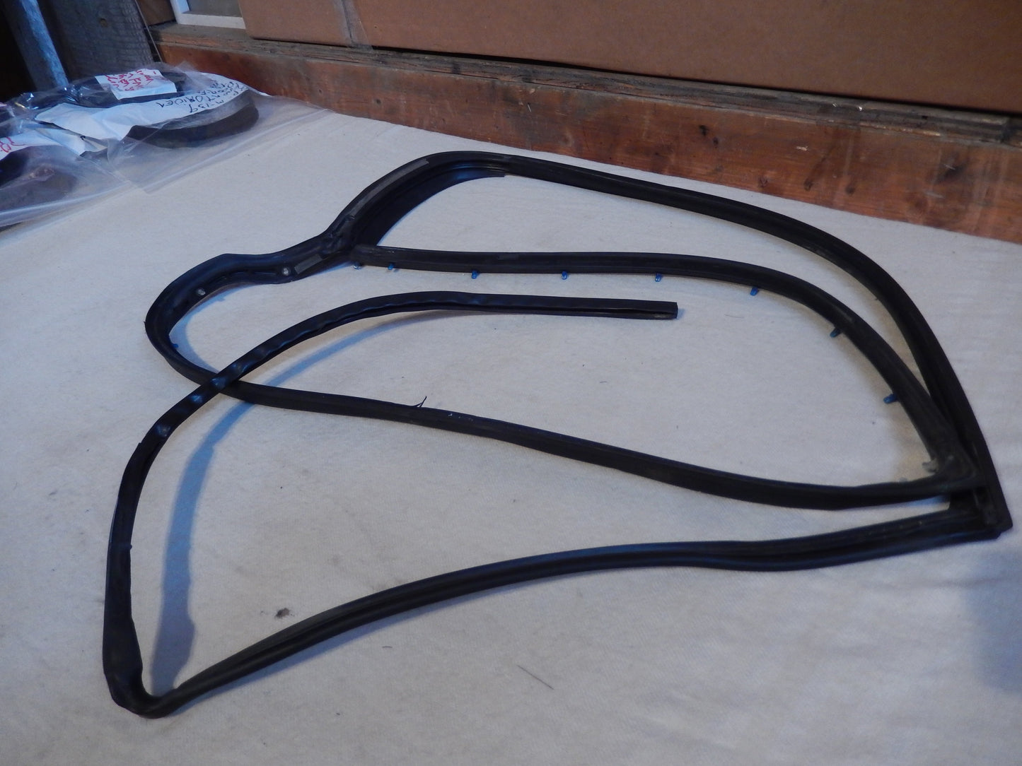 Maserati Quattroporte M-139  04 - 2014 Rear Passenger Door Outer Seal