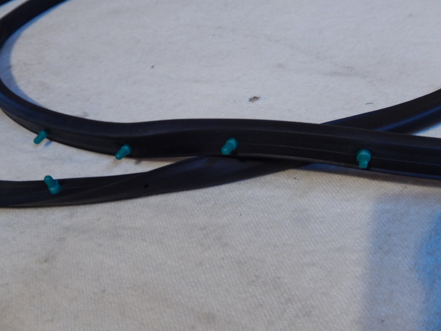 Maserati Quattroporte M-139  04 - 2014 Rear Passenger Inner Door Frame Seal