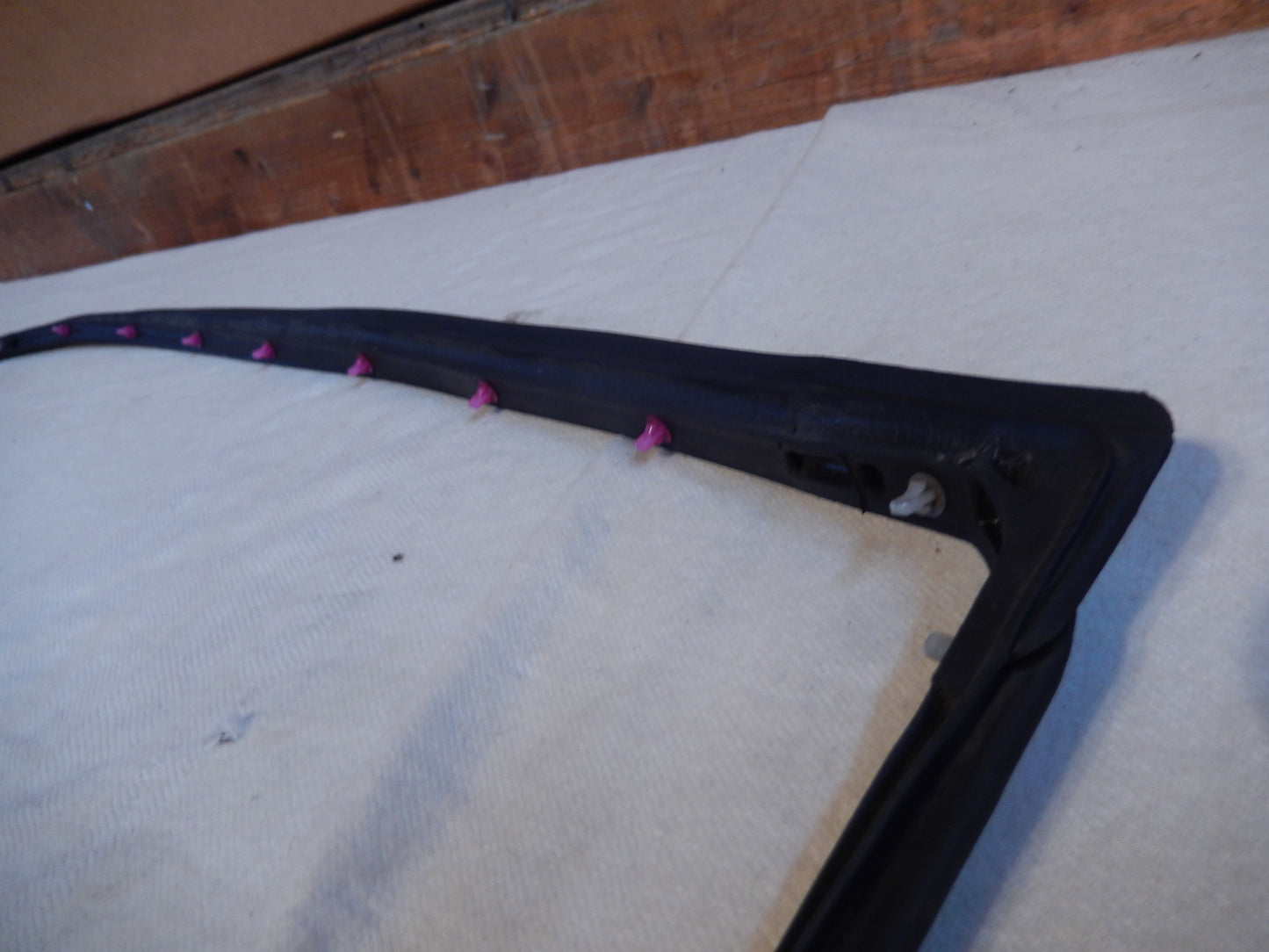 Maserati Quattroporte M-139  04 - 2014 Rear Drivers Outer Door Frame Seal