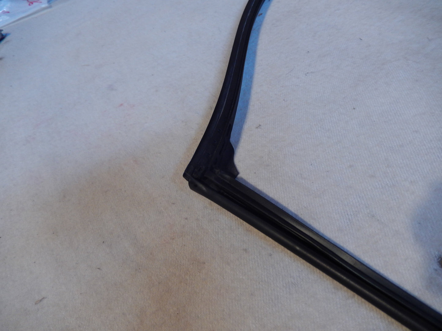 Maserati Quattroporte M-139  04 - 2014 Rear Drivers Outer Door Frame Seal