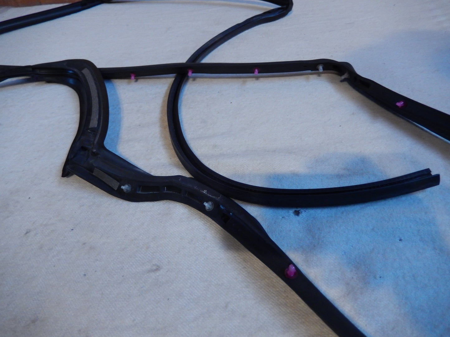 Maserati Quattroporte M-139  04 - 2014 Rear Drivers Outer Door Frame Seal