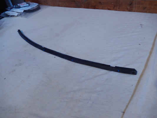Maserati Quattroporte M-139  04 - 2014 Front Passengers Bottom Door Frame Seal
