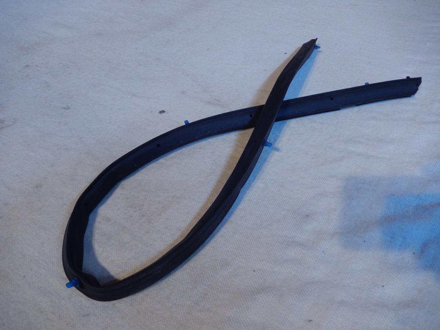 Maserati Quattroporte M-139  04 - 2014 Front Passengers Bottom Door Frame Seal