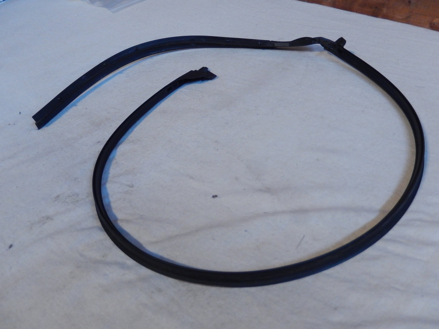 Maserati Quattroporte M-139  04 - 2014 Front Passengers Door Top and Front Seal