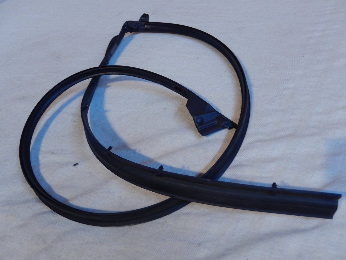 Maserati Quattroporte M-139  04 - 2014 Front Passengers Door Top and Front Seal