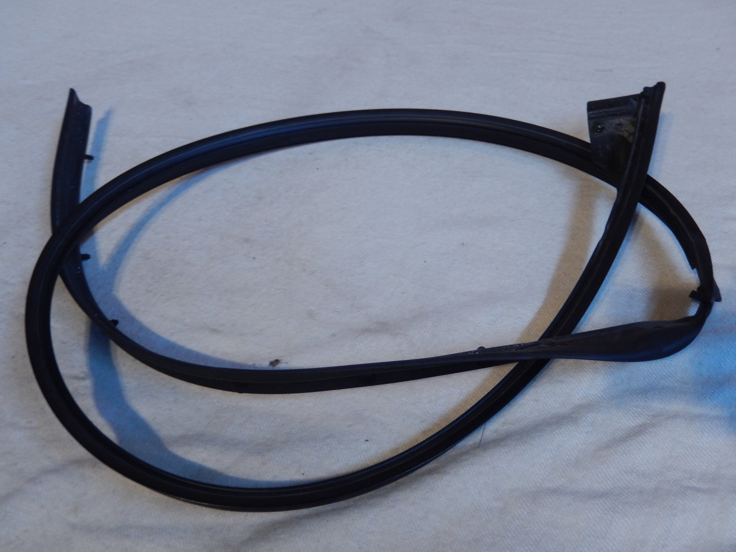 Maserati Quattroporte M-139  04 - 2014 Front Passengers Door Top and Front Seal