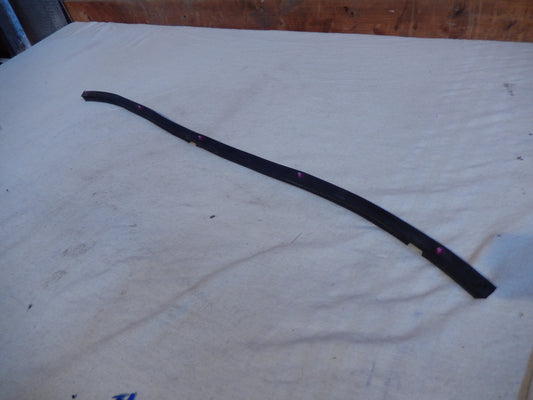 Maserati Quattroporte M-139  04 - 2014 Front Drivers Door Bottom Frame Seal