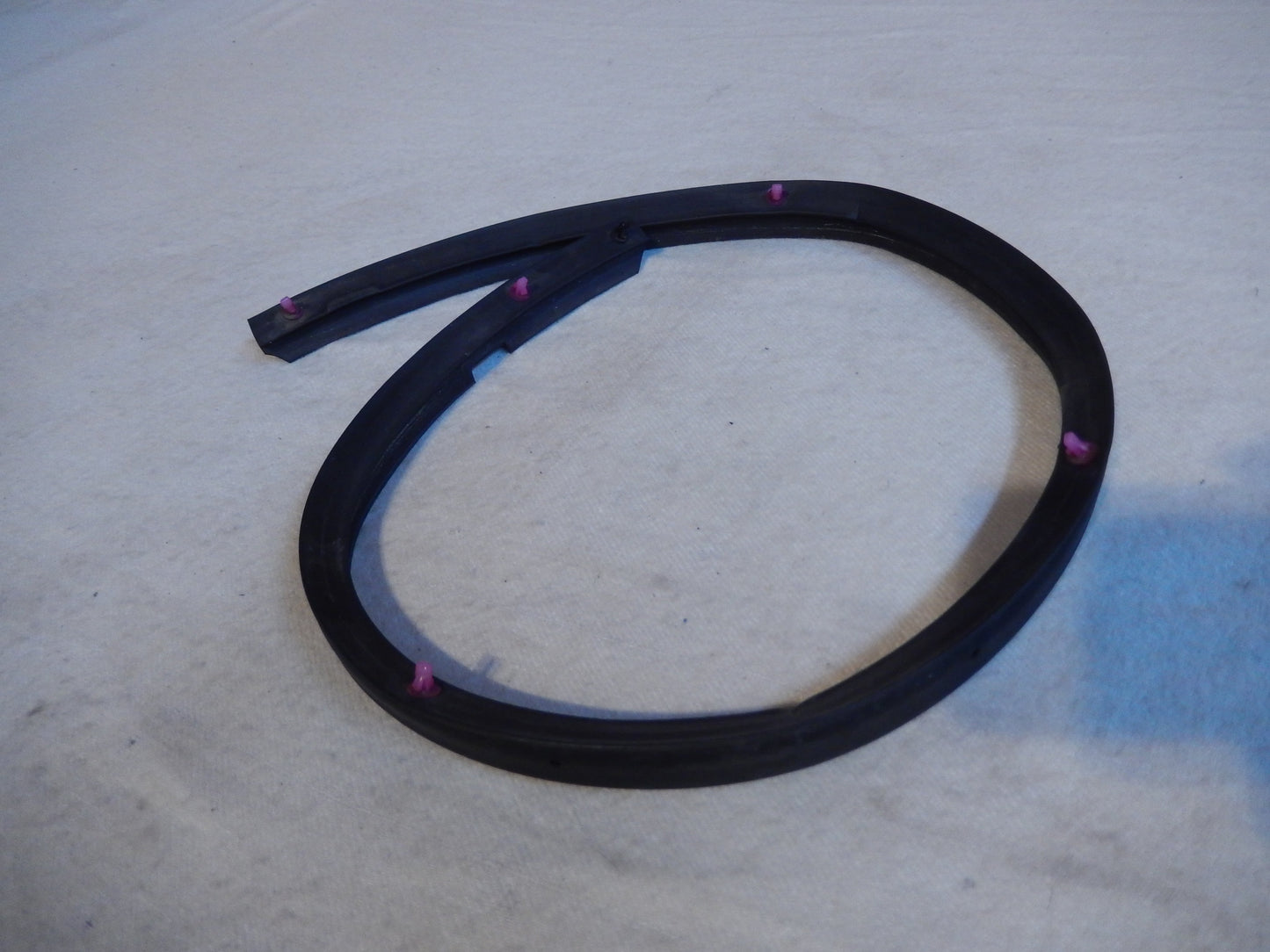 Maserati Quattroporte M-139  04 - 2014 Front Drivers Door Bottom Frame Seal