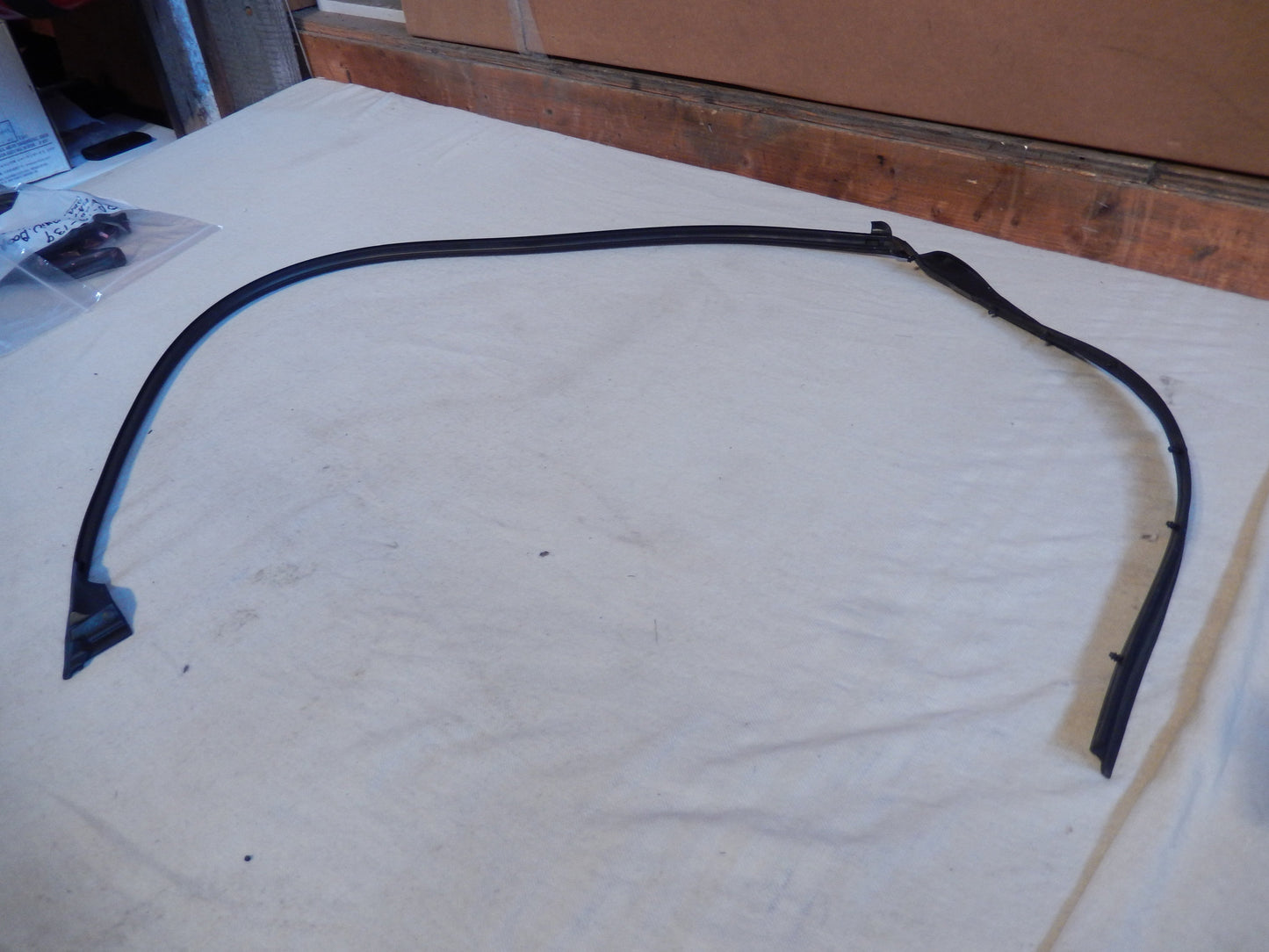 Maserati Quattroporte M-139  04 - 2014 Front Drivers Top and Front Door Seal