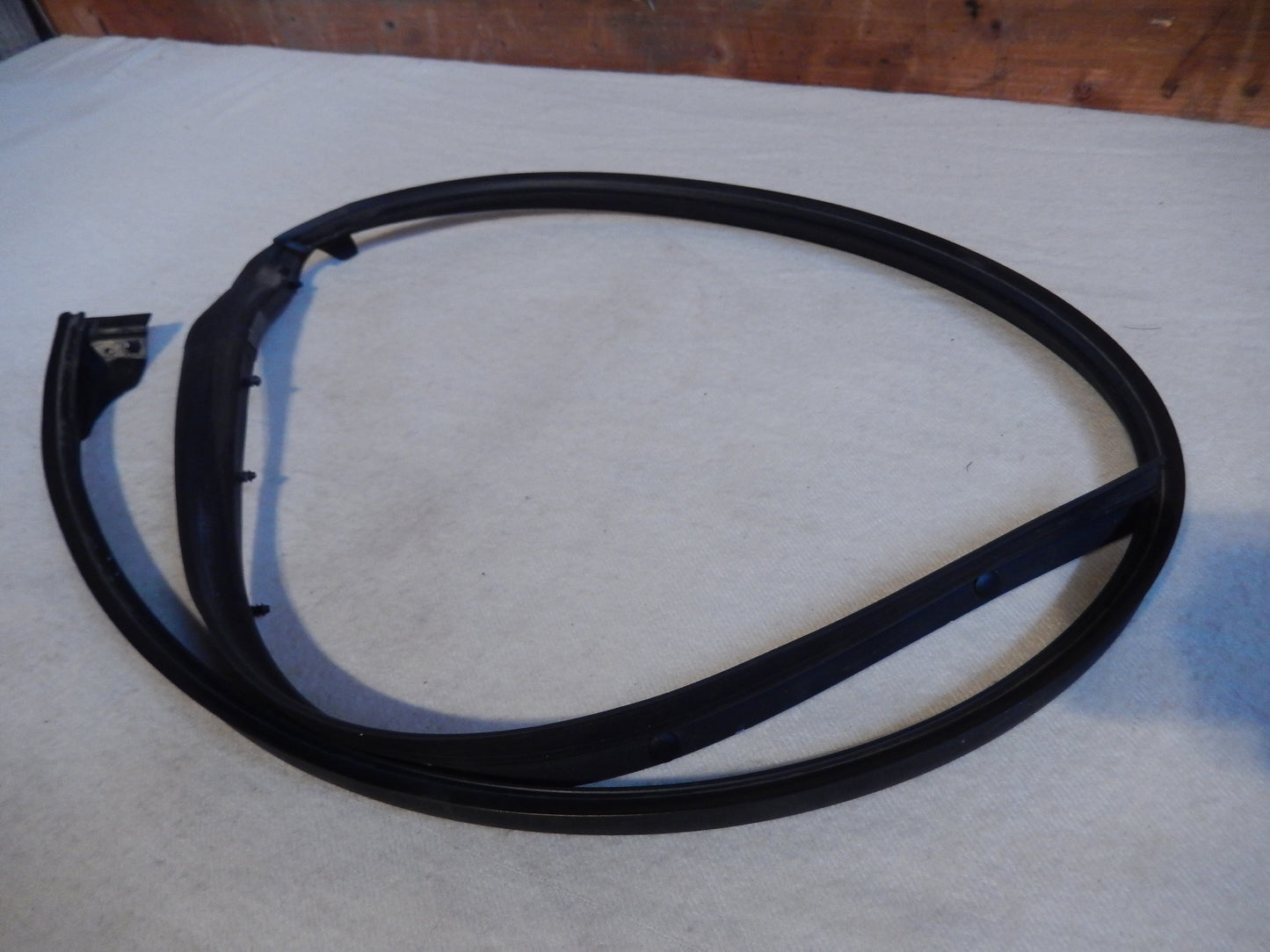 Maserati Quattroporte M-139  04 - 2014 Front Drivers Top and Front Door Seal