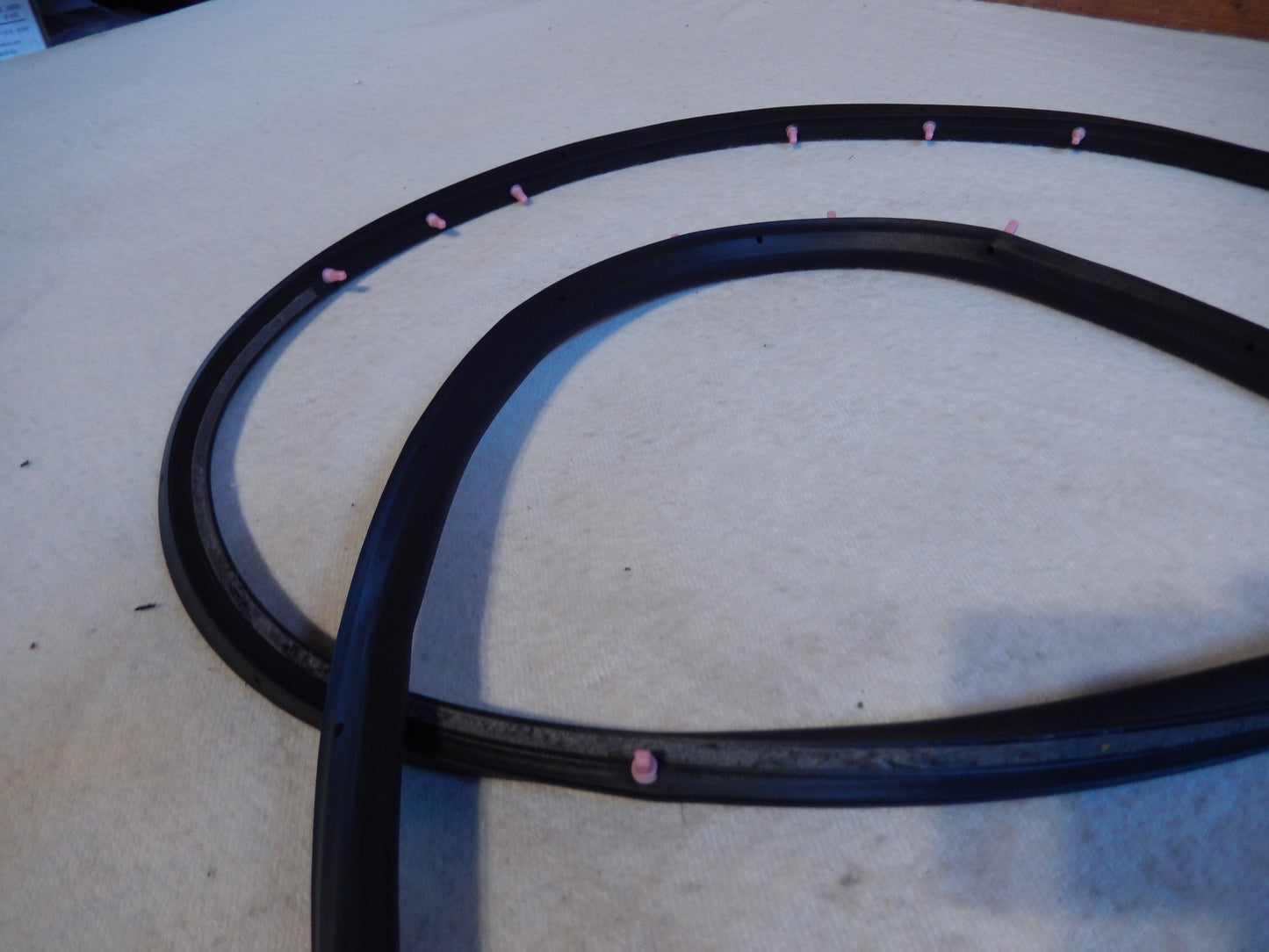 Maserati Quattroporte M-139  04 - 2014 Front Drivers Outer Door Frame Seal